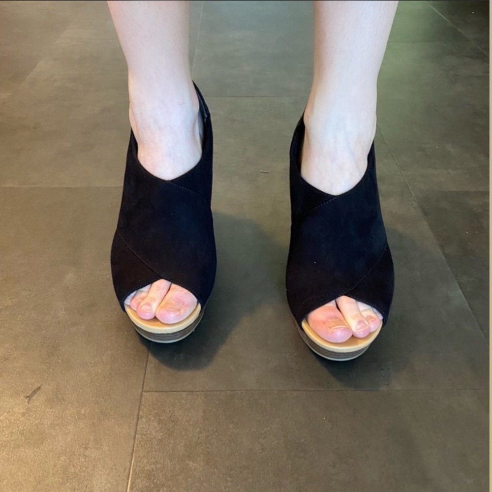 Dr. Scholl’s Open Toe Black Wedges